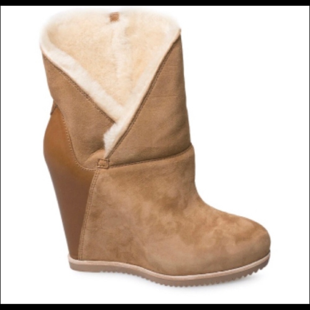 UGG CLASSIC MONDRI CUFF CHESTNUT BOOTS - WOMEN'S